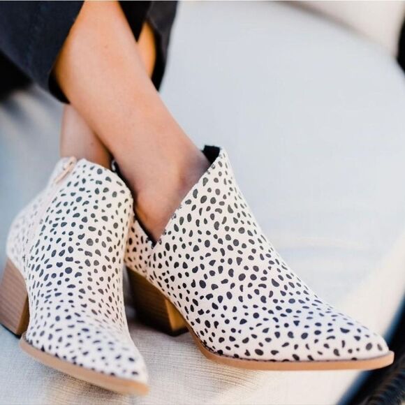 SERRA ANKLE MID HEEL SLIP-ON POINTED TOE ZIP CLOSURE BOOTIE - Picture 16 of 16